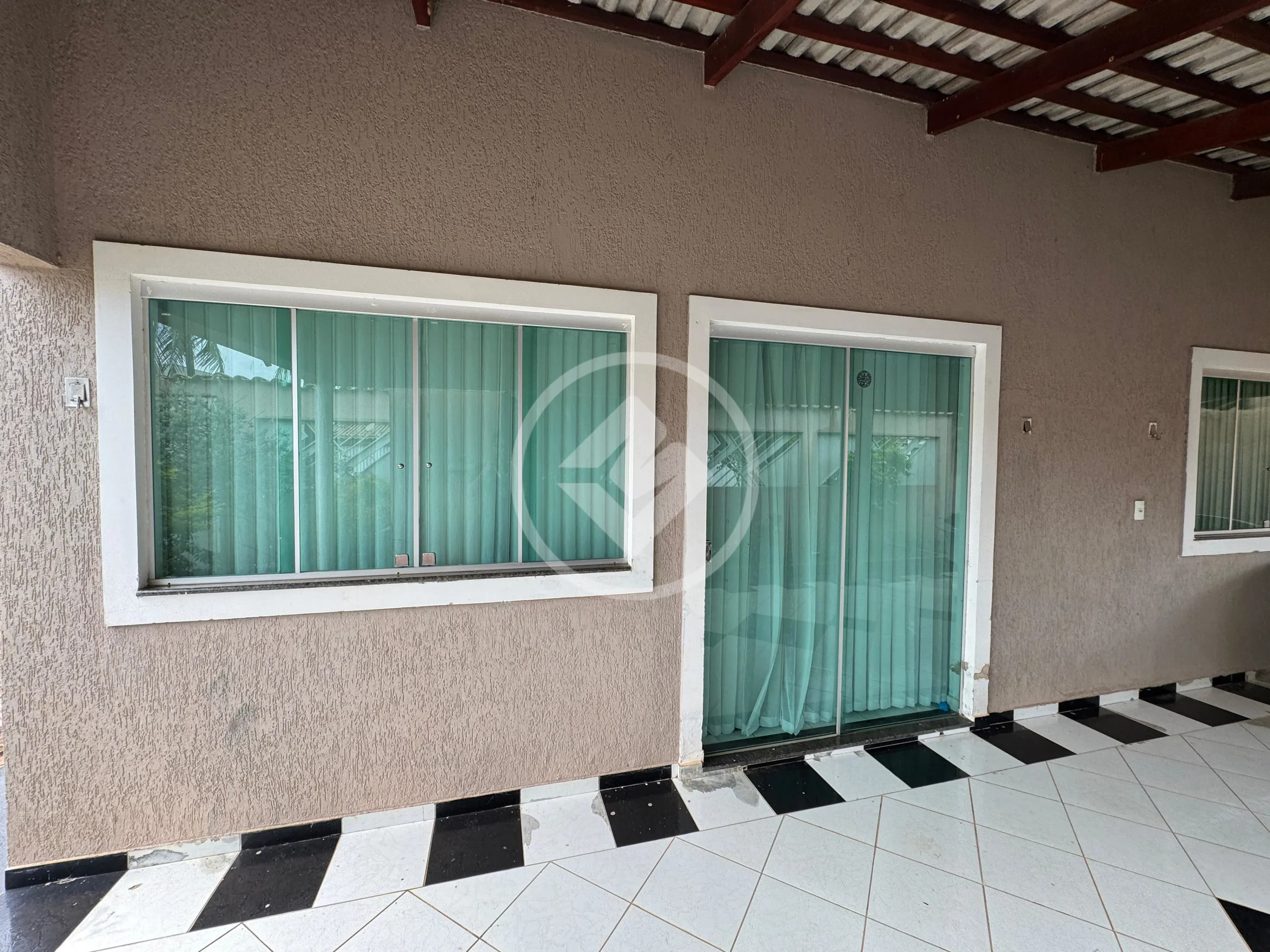✨🏡 ALTO PADRÃO EM CALDAS NOVAS – SOFISTICAÇÃO, CONFORTO E LOCALIZAÇÃO PRIVILEGIADA! 🏡✨📍 Caldas NovasSe você busca espaço, elegância e uma casa completa para viver com qualidade, essa é a oportunidade perfeita!🔹 04 quartos🔹 01 closet🔹 03 banheiros sociais🔹 Sala ampla e arejada🔹 Sala de jantar🔹 Cozinha ampla com móveis planejados🌿 Área de lazer com churrasqueira – perfeita para receber amigos e família🧺 Lavanderia coberta🏠 Edícula com suíte (ideal para visitas ou dependência independente)📍 Localização privilegiada✔ Próxima a comércios, bancos e restaurantes✔ Vizinhança tranquila e valorizada💰 Valor: R$ 1.200.000,00🤝 Aceita propostaUma casa imponente, espaçosa e pronta para proporcionar conforto e exclusividade para sua família.📲 Me chama no privado e agende sua visita!