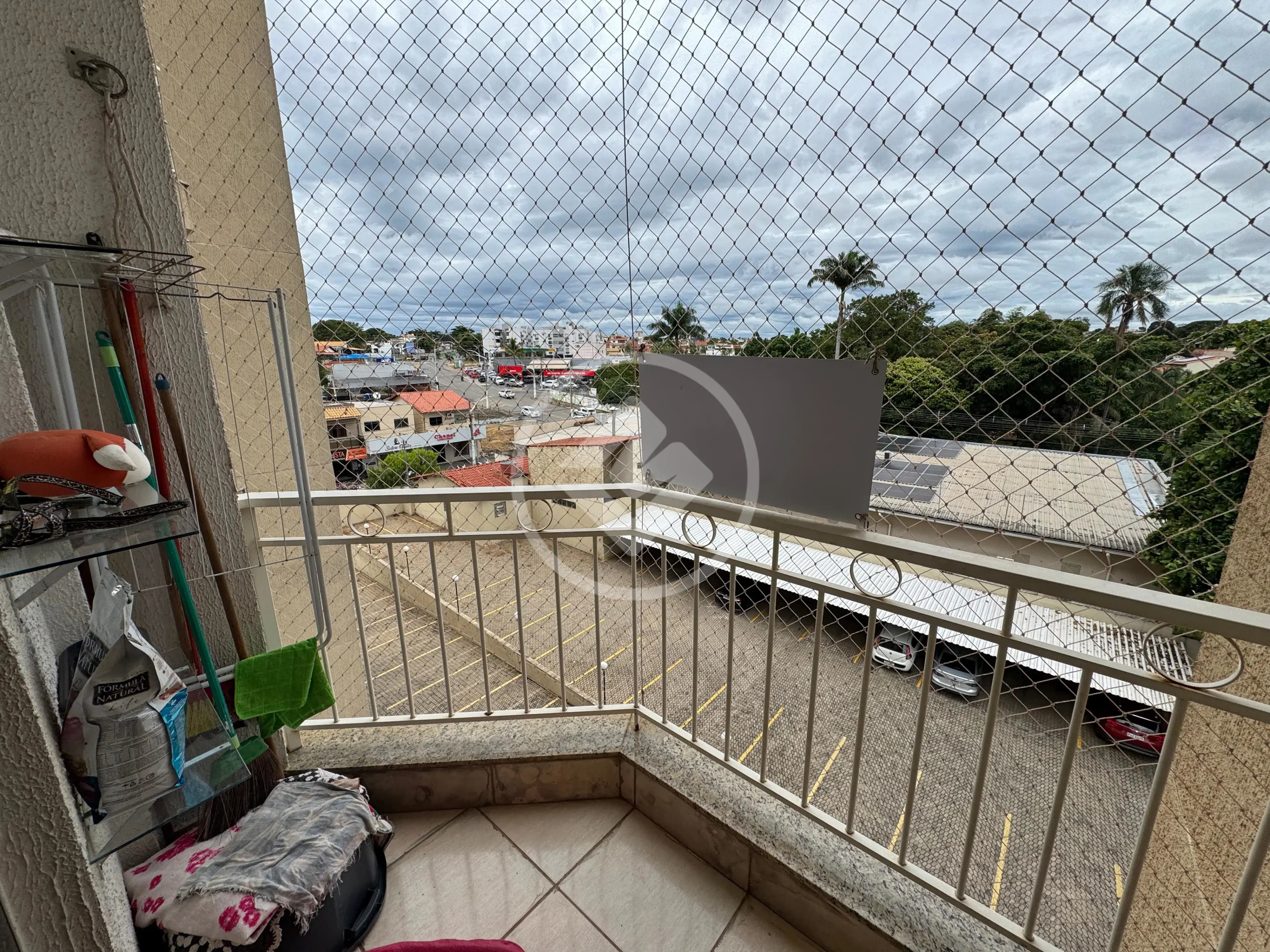 ✨ OPORTUNIDADE IMPERDÍVEL! APARTAMENTO COMPLETO NO RESIDENCIAL RENAISSENSE PARK ✨Se você busca conforto, praticidade e um imóvel já prontinho, essa é a sua chance! 🏡💥📍 Localização: Residencial Renaissense Park📍 Apartamento com excelente custo-benefício:02 quartos, sendo 01 suíteBanheiro socialSala ampla e aconcheganteCozinha funcional💰 Valores:R$ 180.000🏢 Condomínio completo:💸 Com desconto até dia 10: R$ 791,51✅ Incluso no condomínio:ÁguaInternetGás de cozinha🛋️ Fica no imóvel (porteira semi-fechada):Armários da cozinhaCoifaFogãoLava-louçasGeladeiraArmários dos banheiros02 guarda-roupas01 cama de casal🌟 Infraestrutura de alto nível:Portaria 24h (segurança total)AcademiaSala de cinema 🎬Espaço gourmet 🍖05 piscinas 🏊♂️Sauna📄 Documentação 100% OK:Aceita financiamentoIPTU 2026 já pagoImóvel registradoPronto para transferênciaSem pendências💥 Ideal para morar ou investir!📲 Entre em contato agora e agende sua visita — esse tipo de oportunidade não fica disponível por muito tempo!
