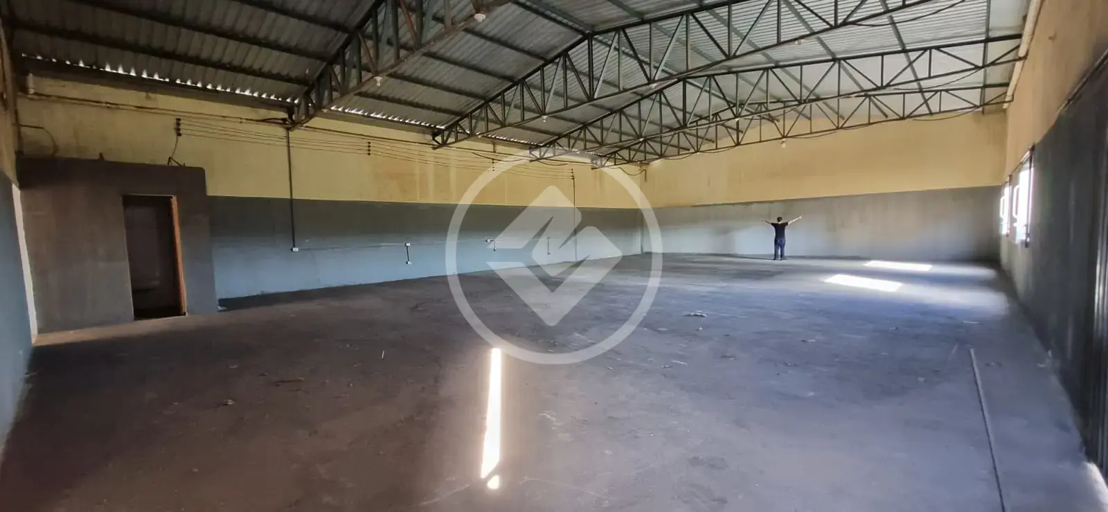 GALPÃO COMERCIAL