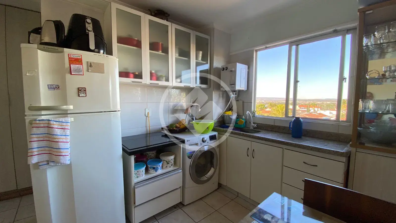 APARTAMENTO SEMI MOBILIADO