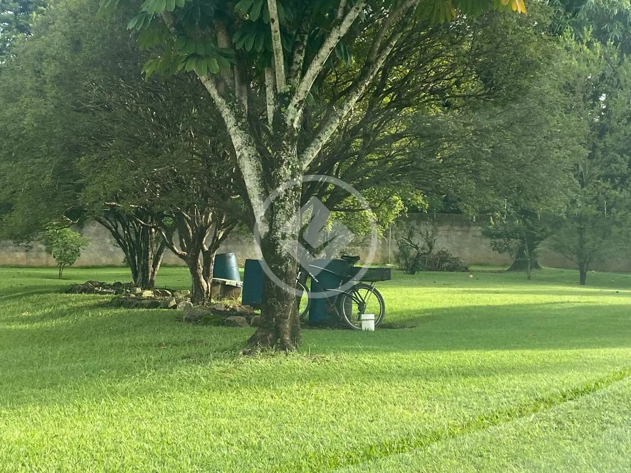 Terreno de esquina com 2500 m2 em Valinhos proximo ao Country Club