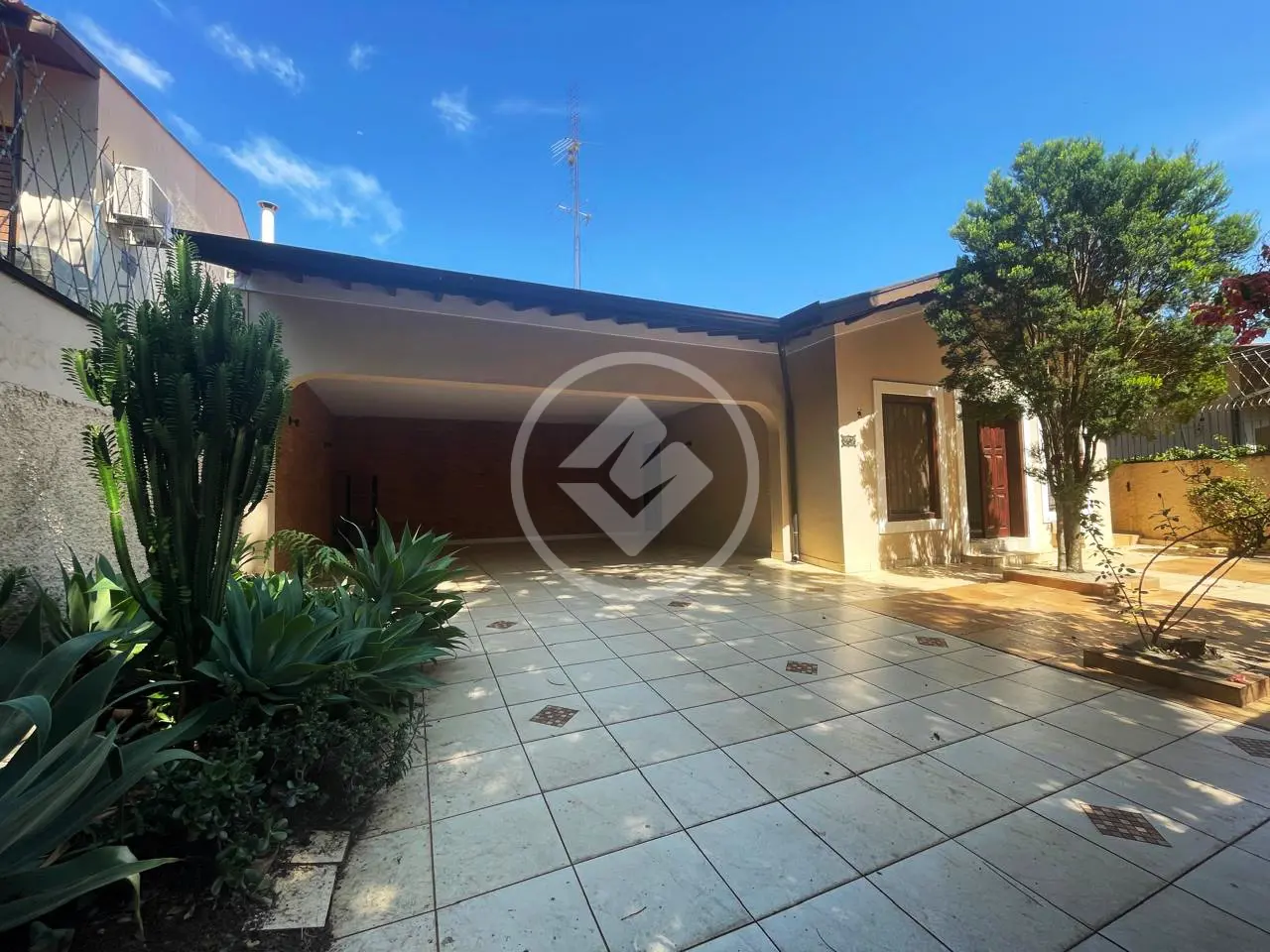Excelente casa RESIDENCIAL/COMERCIAL com 3 suítes, no Jardim das Paineiras