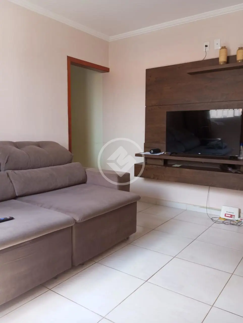 Casa sobrado com 250 m2 de área total e 160 m2 de área construída, com 4 dormitórios sendo 1 suíte, em Paulínia.