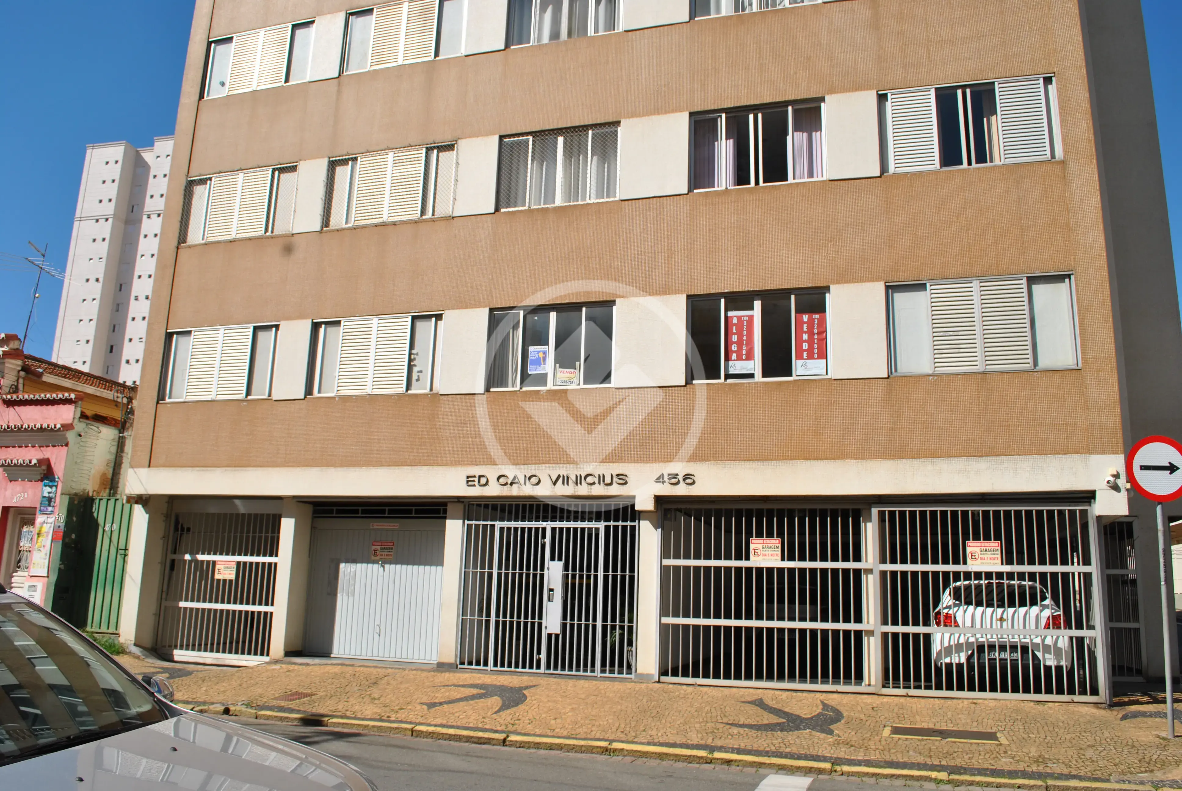 Confortável apartamento de 111 m2, com 3 dormitórios sendo 1 suíte, amplo no Condomínio Caio Vinicius, em em excelente localização, no Bosque em Campinas.