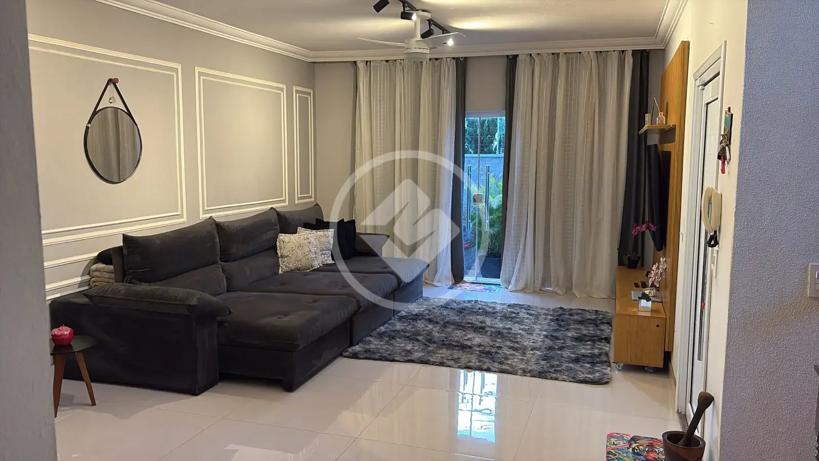 Casa ampla com terreno de 318 m2 e 280 m2 de área construída, com 4 dormitórios e piscina a 2 Minutos do Centro de Cosmópolis.