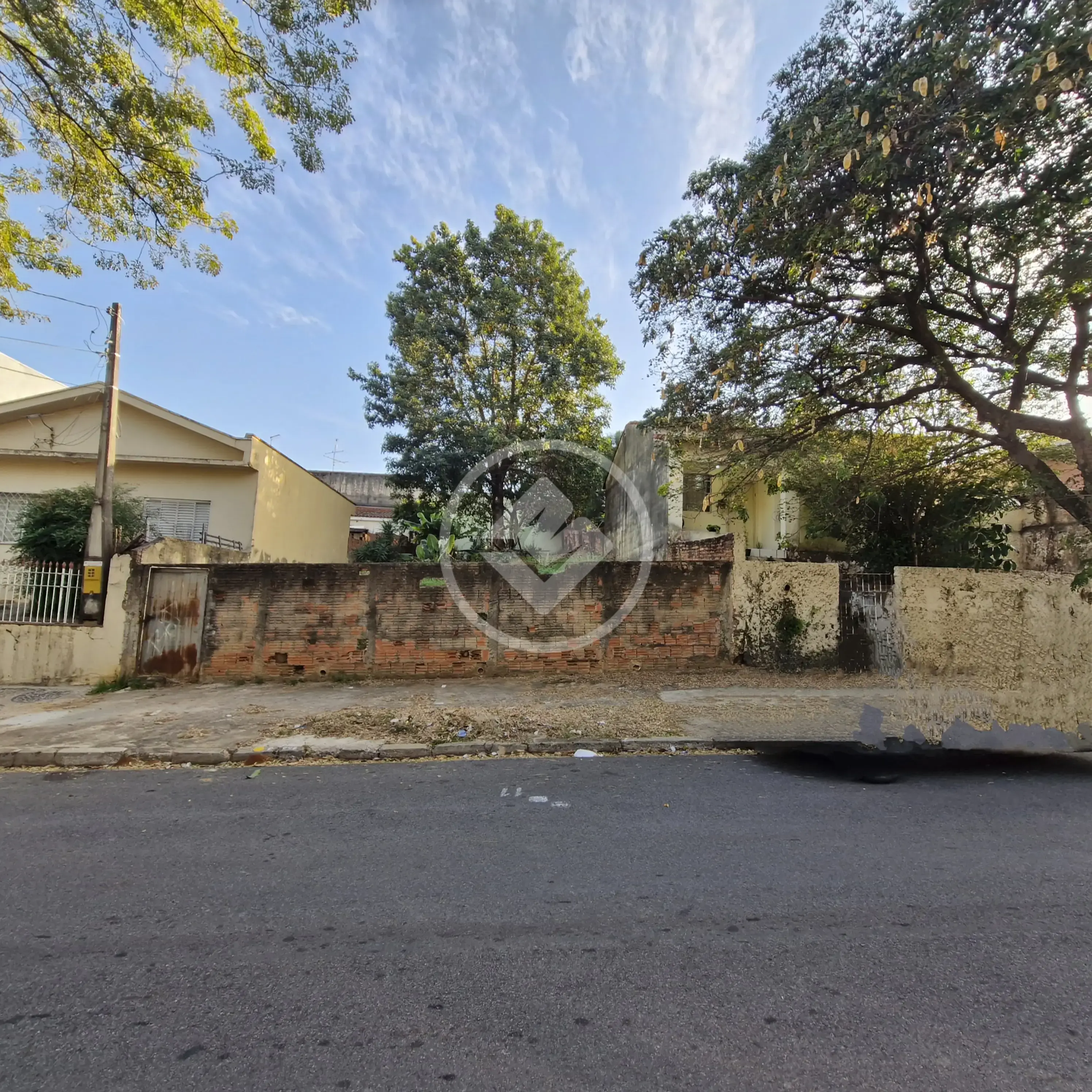 Terreno murado de 304 m2, na região da Escola de Cadetes em Campinas.