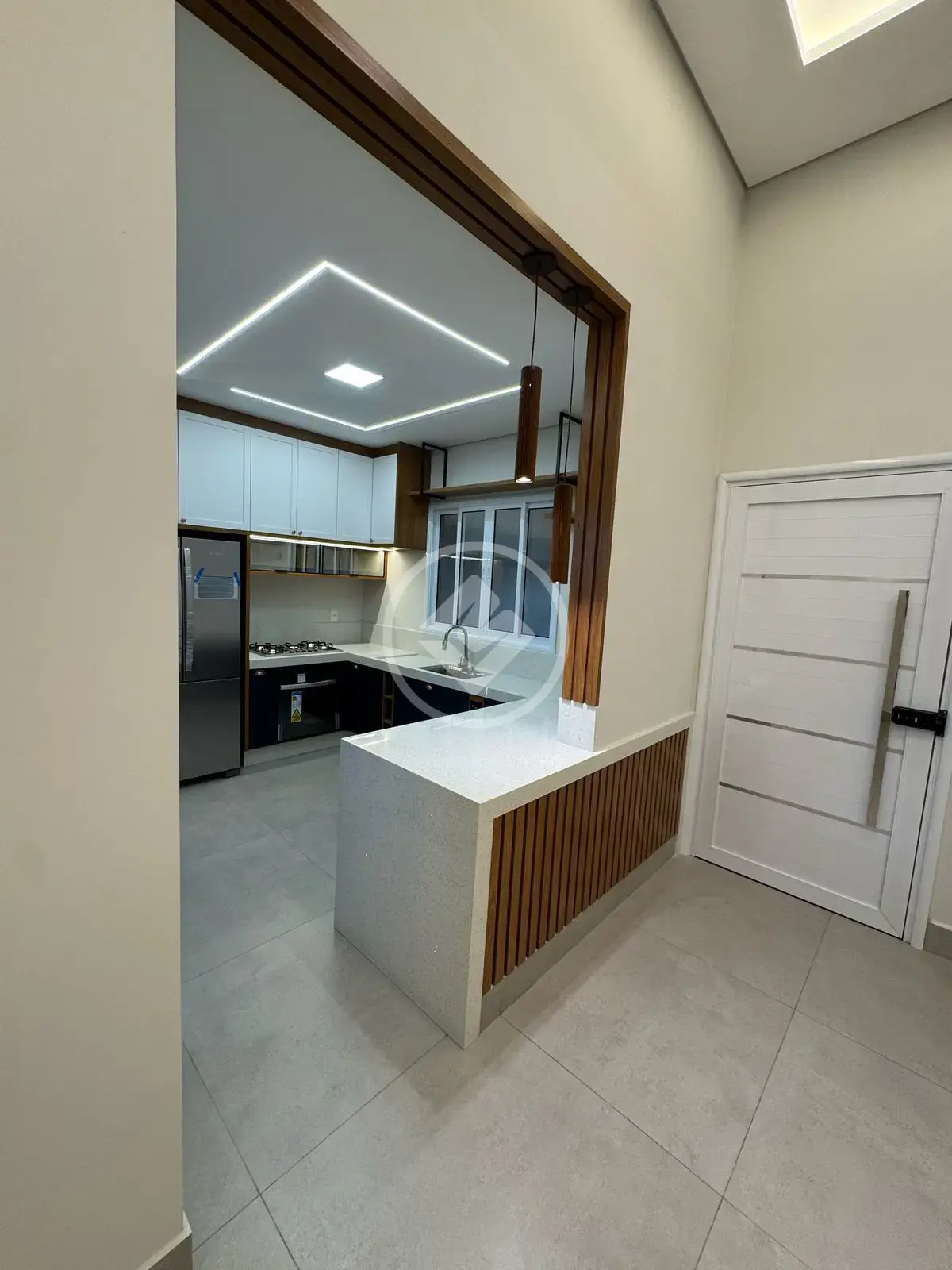 Casa térrea de 150 m2 de área de terreno e 138 m2 de área construída, com 3 dormitórios sendo 1 suíte com closet, no Jardim Bom Sucesso em Indaiatuba.