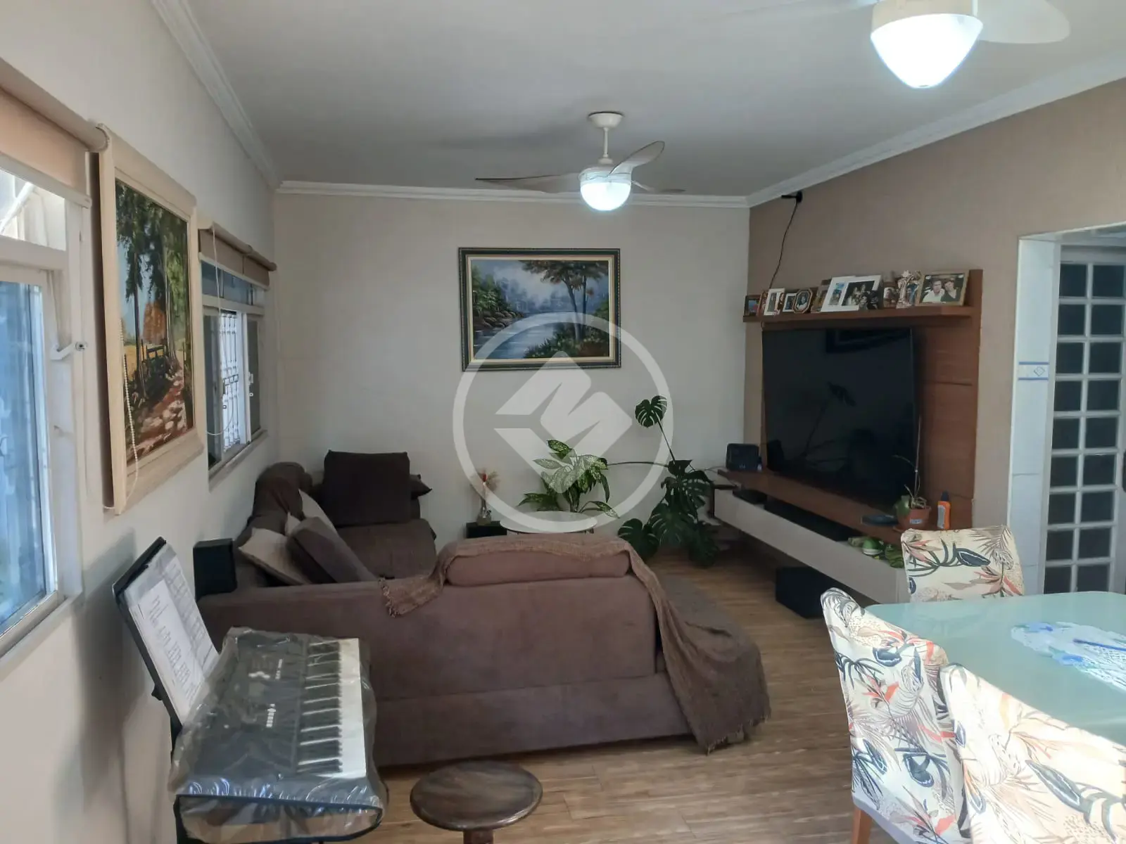 Casa com 300 m2 de terreno e 148 m2 de área construída, com 3 dormitórios sendo 1 suíte, no Jardim Campos Elíseos em Campinas.