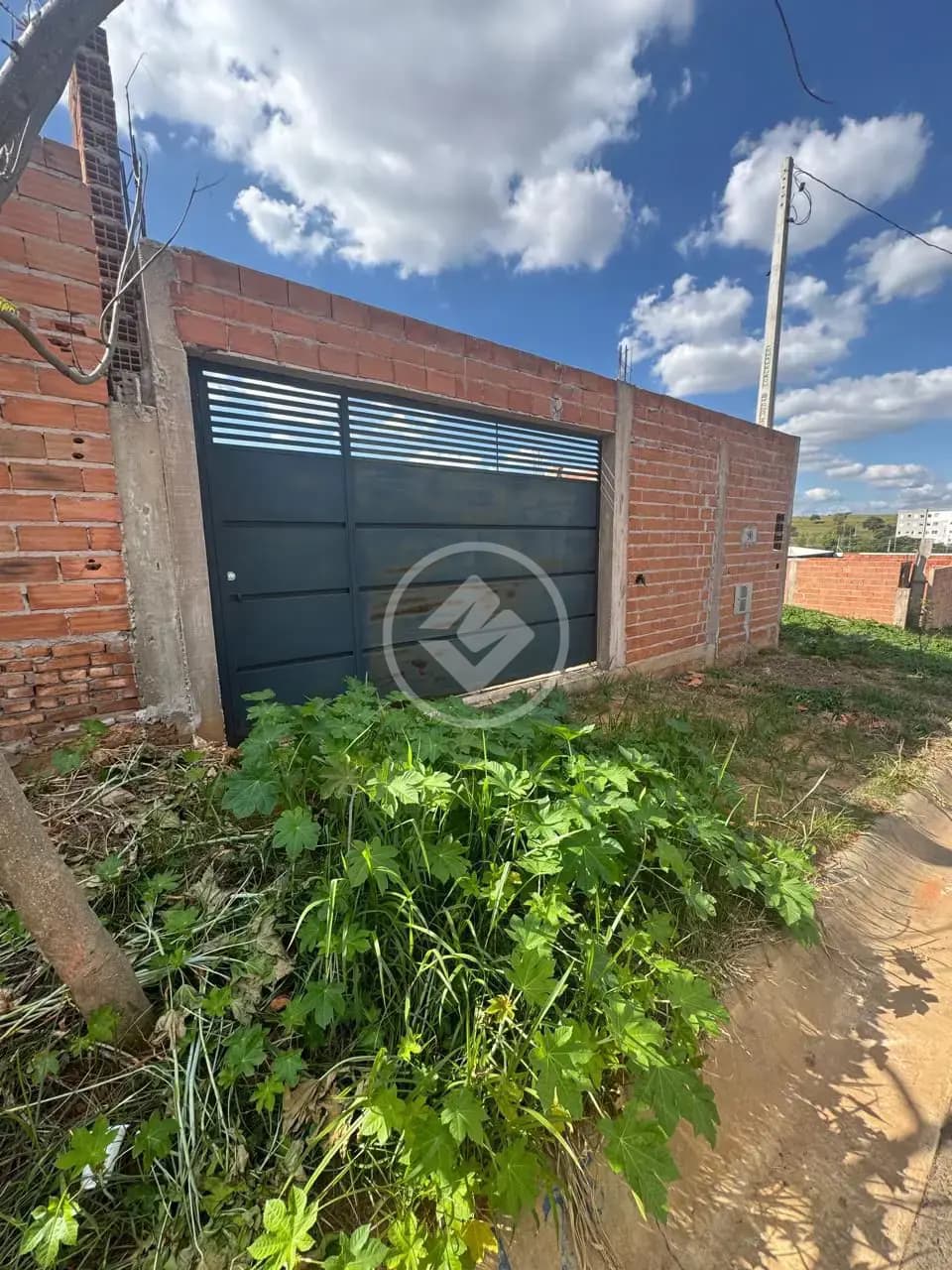 Terreno de 160 m2 de área total, murado e com portão de correr, no bairro Jardim das Flores em Hortolândia.