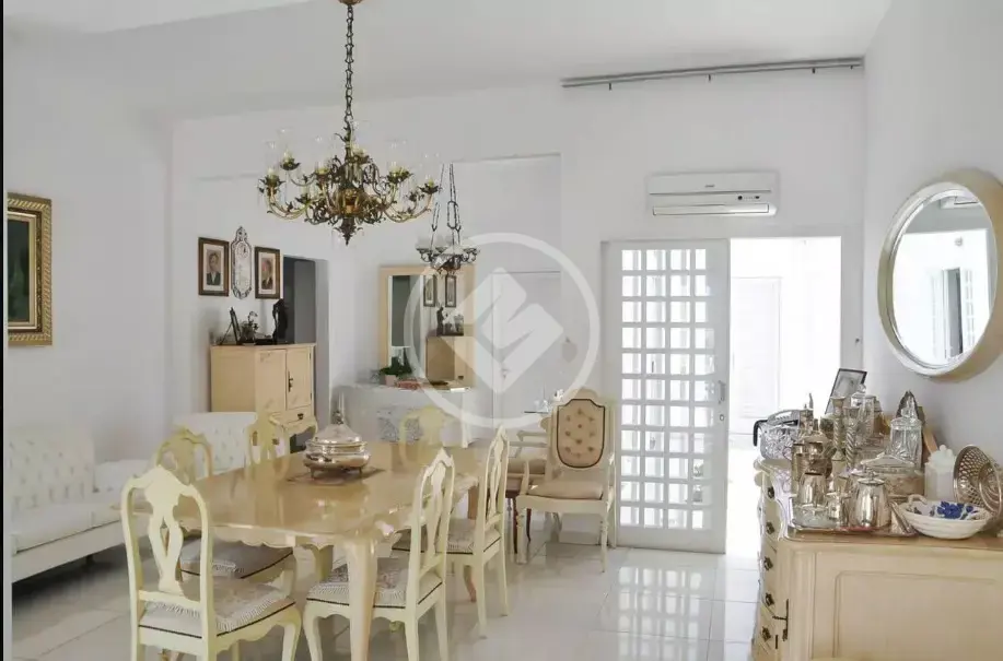 Casa térrea de 160 m², de área construída, com 3 dormitórios, no bairro Jardim Guanabara em Campinas.