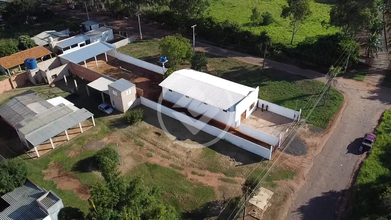 PRÉDIO COMERCIAL NA RUA PRINCIPAL DO BAIRRO - FLUXO DA ROTA BIOCEÂNICA- CORREDOR RODOVIÁRIO DE APROXIMADAMENTE 3.900 KM QUE LIGARÁ O ATLÂNTICO AO PACÍFICO, CONECTANDO MATO GROSSO DO SUL AOS PORTOS DO CHILE. O TRAÇADO ENCURTA A DISTÂNCIA PARA MERCADOS ASIÁTICOS EM ATÉ 14 DIAS