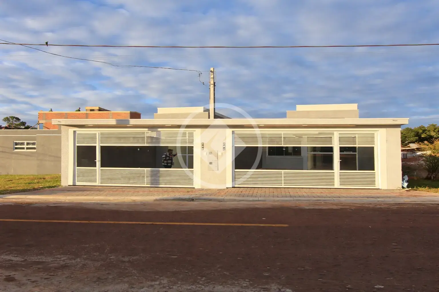 Casa à venda no Bairro Siena em Cascavel PR com suíte, pé direito alto e área gourmet com churrasqueira