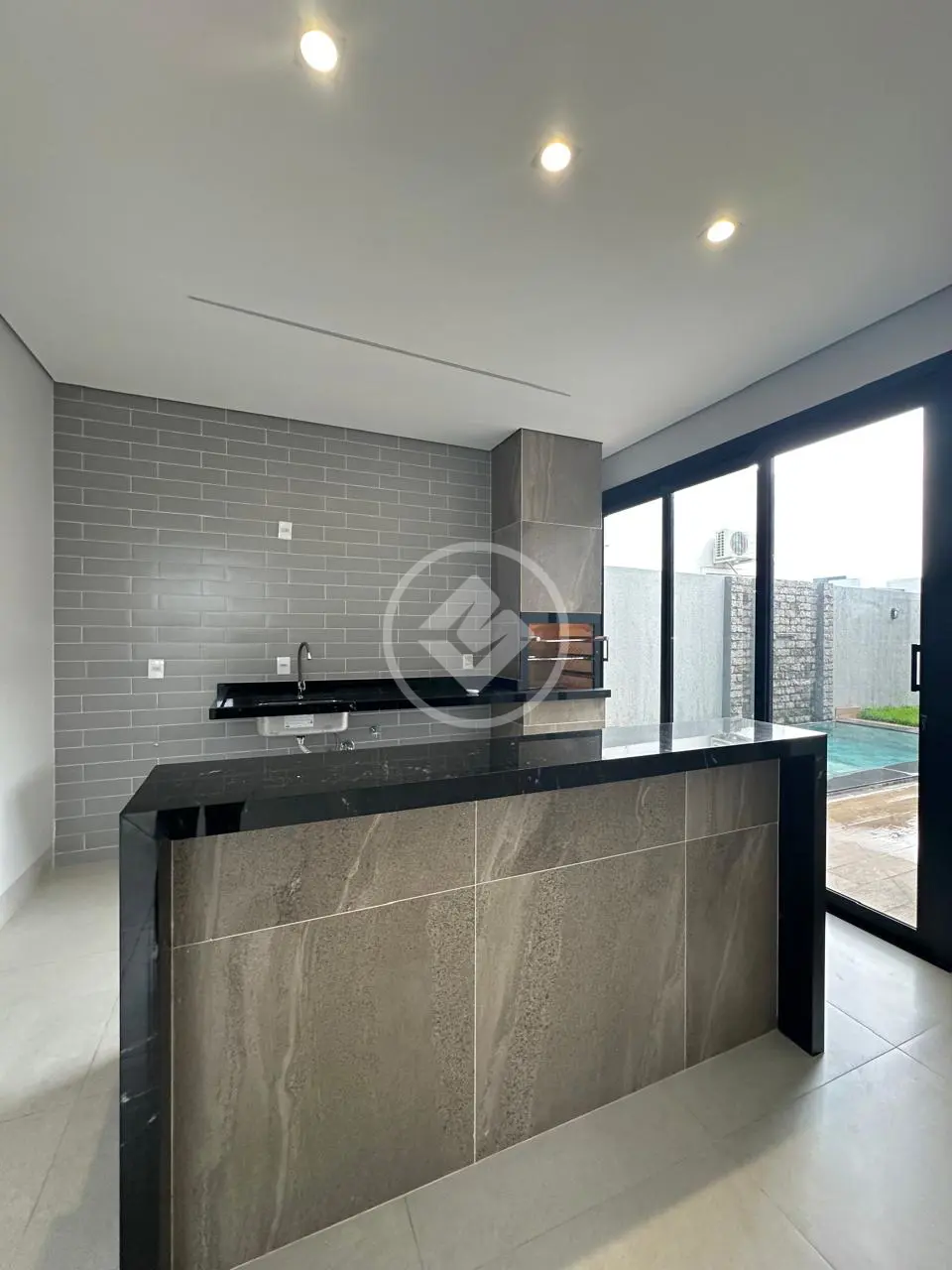 Casa no Primor das Torres com 3 suítes com Piscina cozinha integrada com a Sala