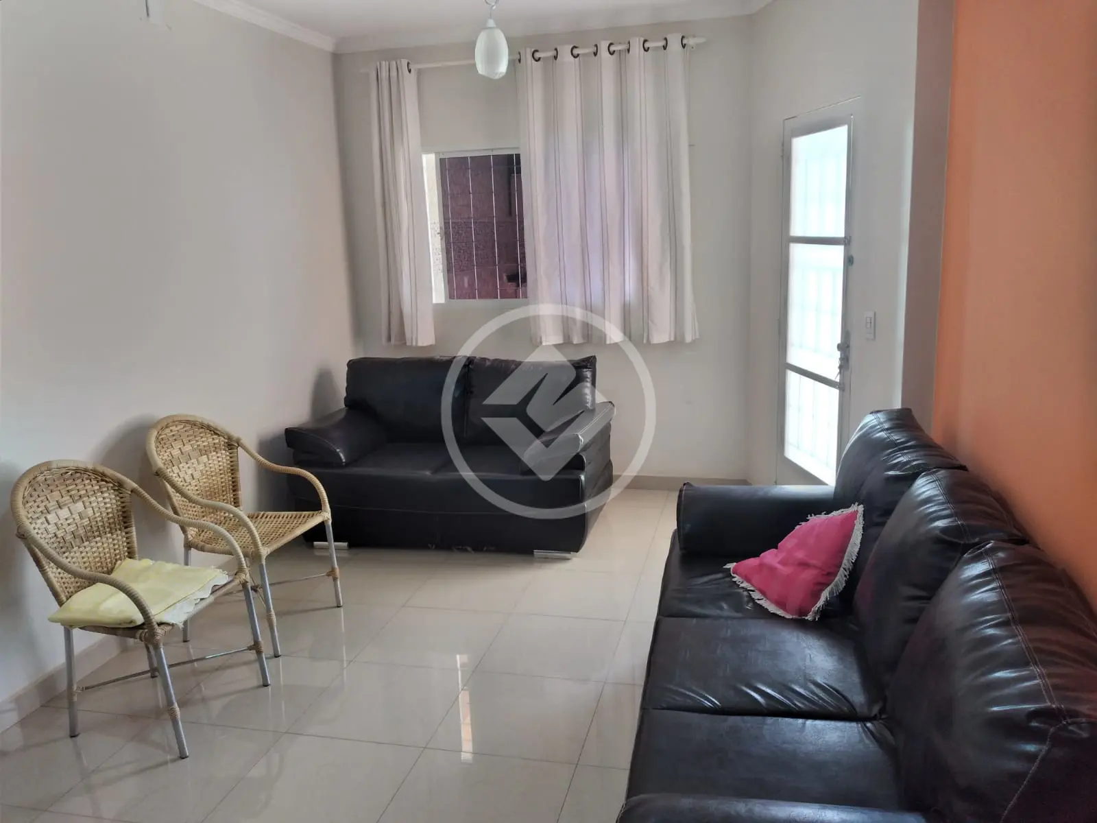 Casa 3 quartos sendo 1 suíte, bairro Tijucal, Cuiabá-MT