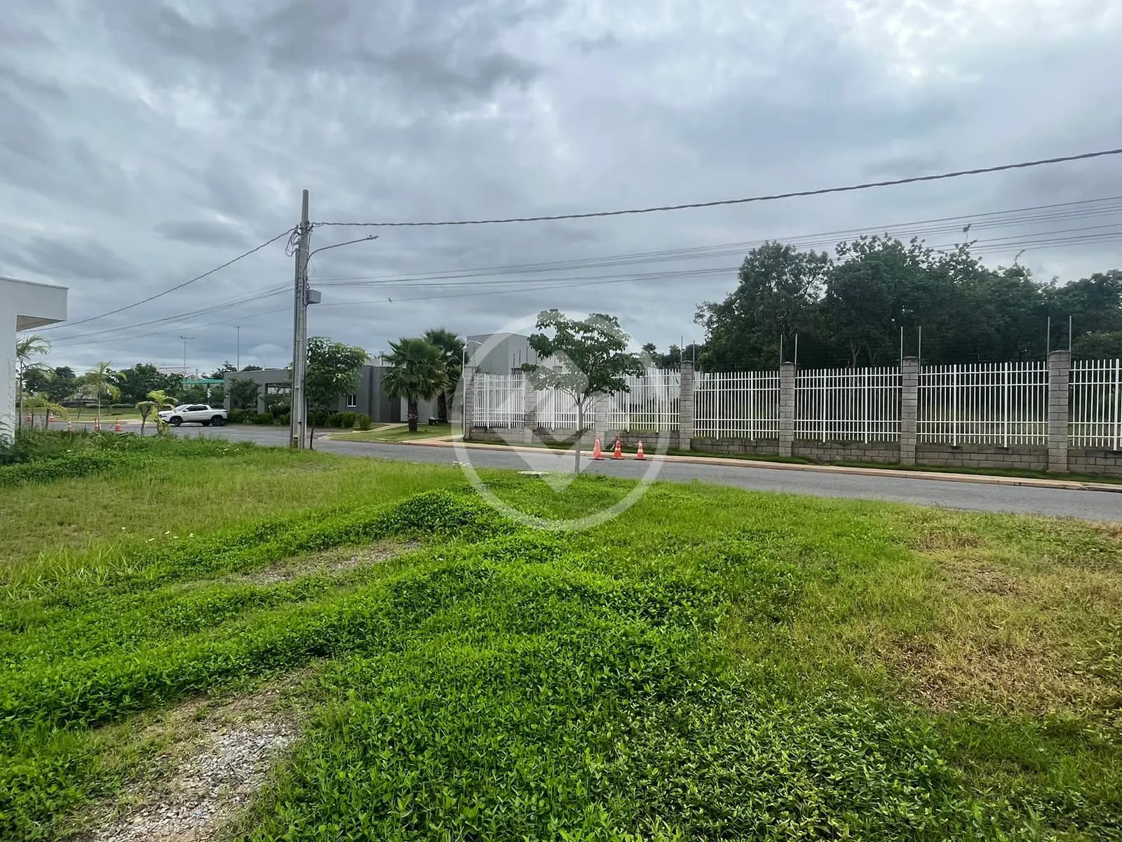 Terreno de 300m2 em condomínio fechado. R$ 365.000,00. Cuiabá-MT