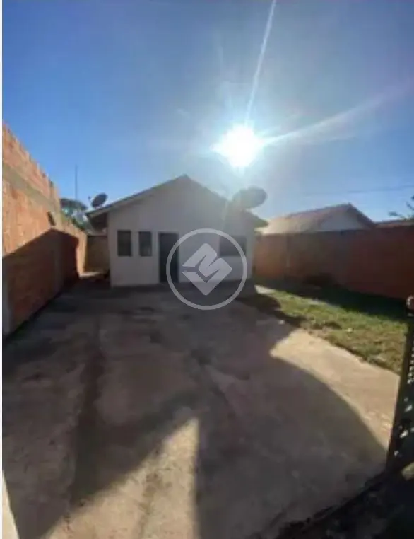 VENDO UMA CASA SENDO 02 QUARTOS BANHEIRO SOCIAL R$: 210.000,00 BAIRRO JARDIM IMPERIAL CUIABÁ MT