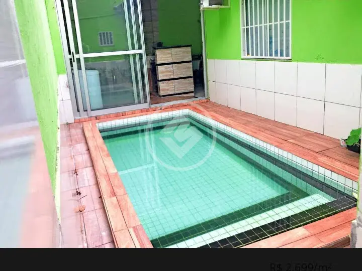 Belíssima casa com Casa Térrea com 03 suítes, sala 02 ambientes, lavabo, cozinha, área de serviço, varanda com área gourmet, piscina, 02 vagas de garagem. Área de Lazer: Salão de Festas, Piscina Adulto e Infantil, Playground. Ótima Localização Próximo de Hipermercados, Clinicas Laboratórios, Shopping Três Américas, Faculdades, Escolas, Farmácias.... Marcadores: Ótima localização próximo de Hipermercados, Faculdades, Escolas, Farmácias. Aceita Financiamento e Apartamento de menor valor. Agende uma Visita