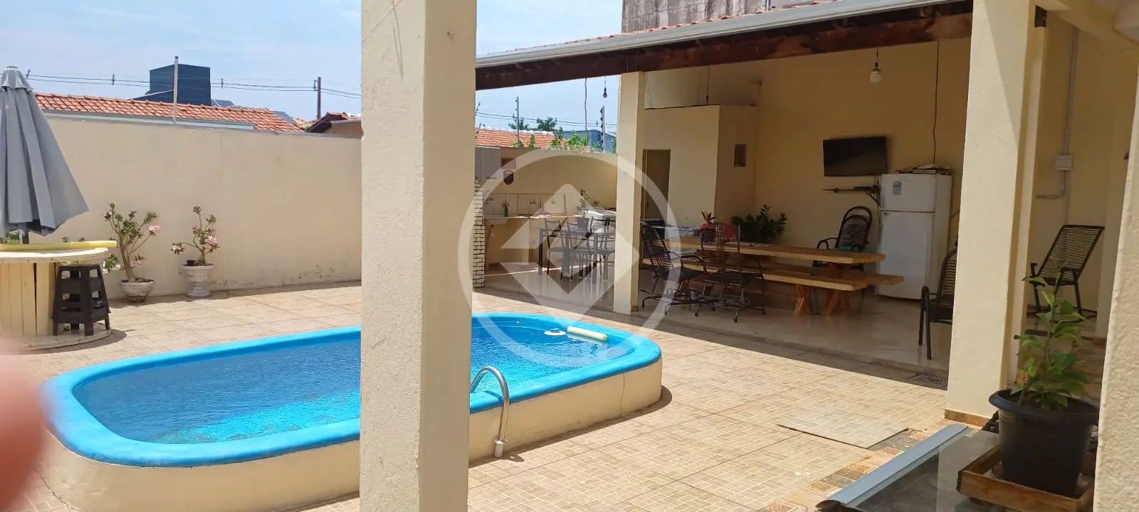 Vende-se Sobrado - R$800.000,00 - 03 quartos c/ 2 suítes, piscina e energia solar - Morada do Ouro - Cuiabá MT