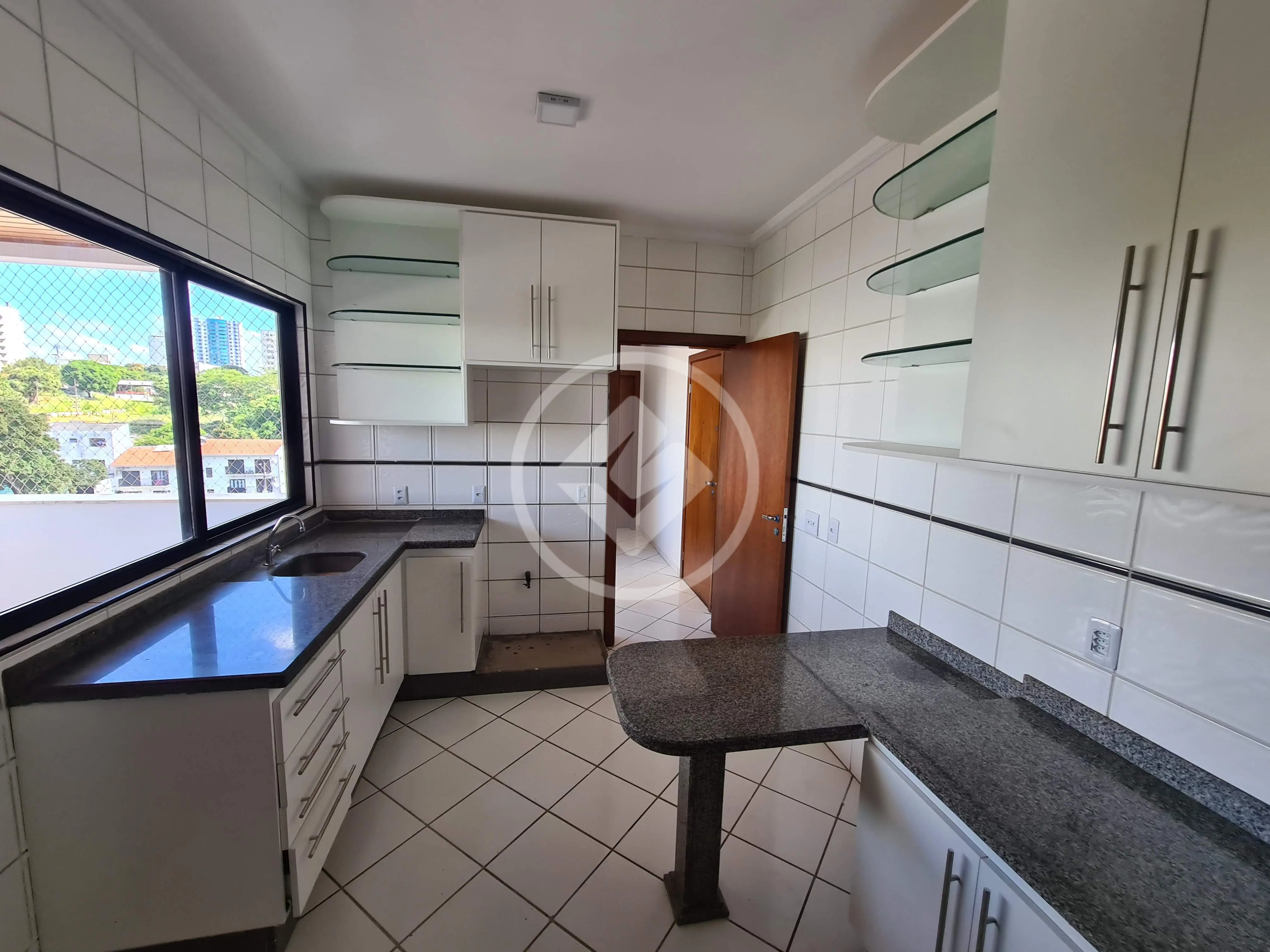 Vende-se apartamento no Edifício Moinho Ventos de 161 m² com 3 quartos, 2 vagas de garagem + 1 adega. R$ 700.000,00