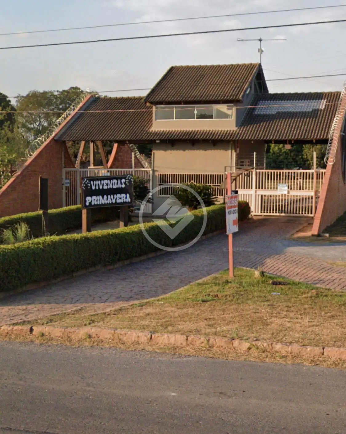 VIVENDAS PRIMAVERA - R$ 1.100.000,00 - ÁREA DE 5.000 M2. EXCELENTE LOCALIZAÇÃO. 3 CASAS. DOIS POÇOS ARTESIANOS. RESERVATORIO DE ÁGUA 14.000 LTS
