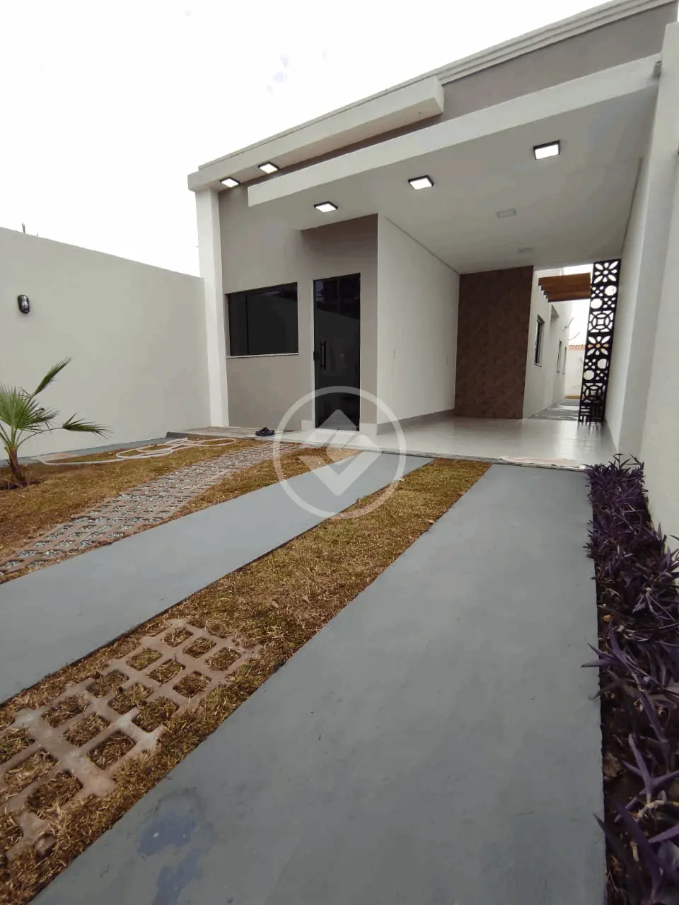 Casa Térrea no bairro Nossa Senhora Aparecida com excelente acabamento e fácil acesso a Fernando Correa da Costa