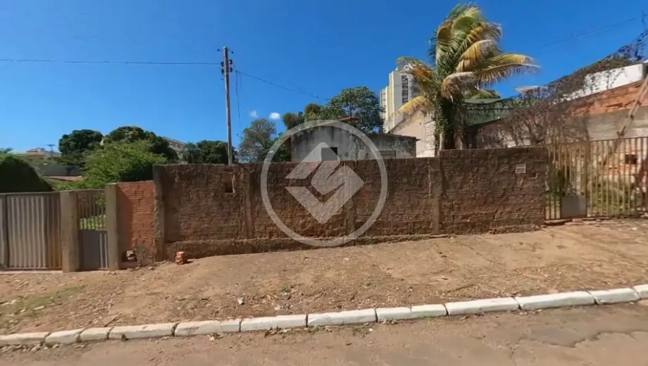 Ótima oportunidade de investimento Terreno 575,96 m2 Localizado em área em plena expansão no bairro Araés valor R$ 400.000,00