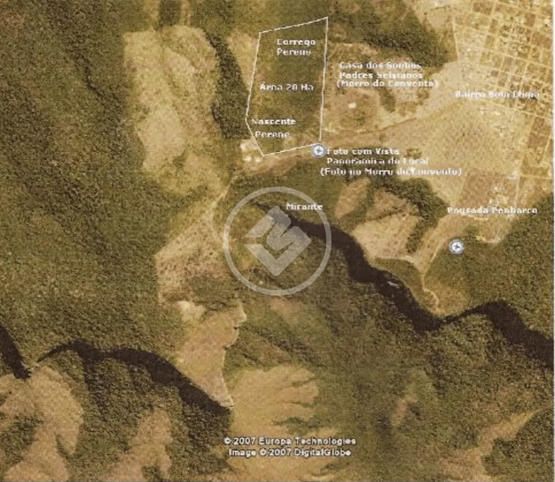 Área com 19 hectares com nascente da Água Cristalina e córrego perene.