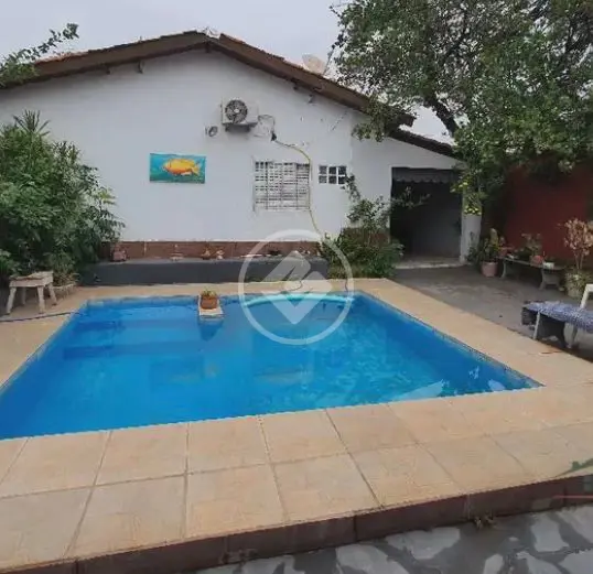 Vende-se casa térrea, 4 quartos, sendo 2 suítes, churrasqueira e Piscina R$ 450.000,00