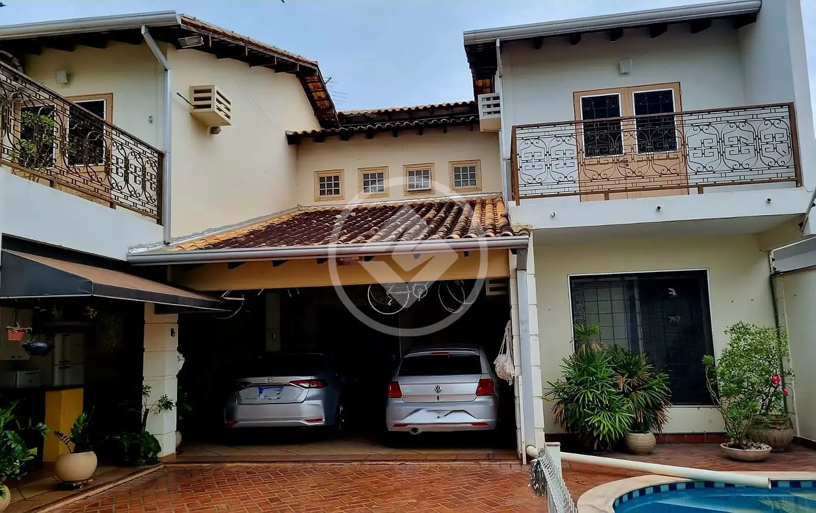 Casa Residencial / Comercial (Sobrado)