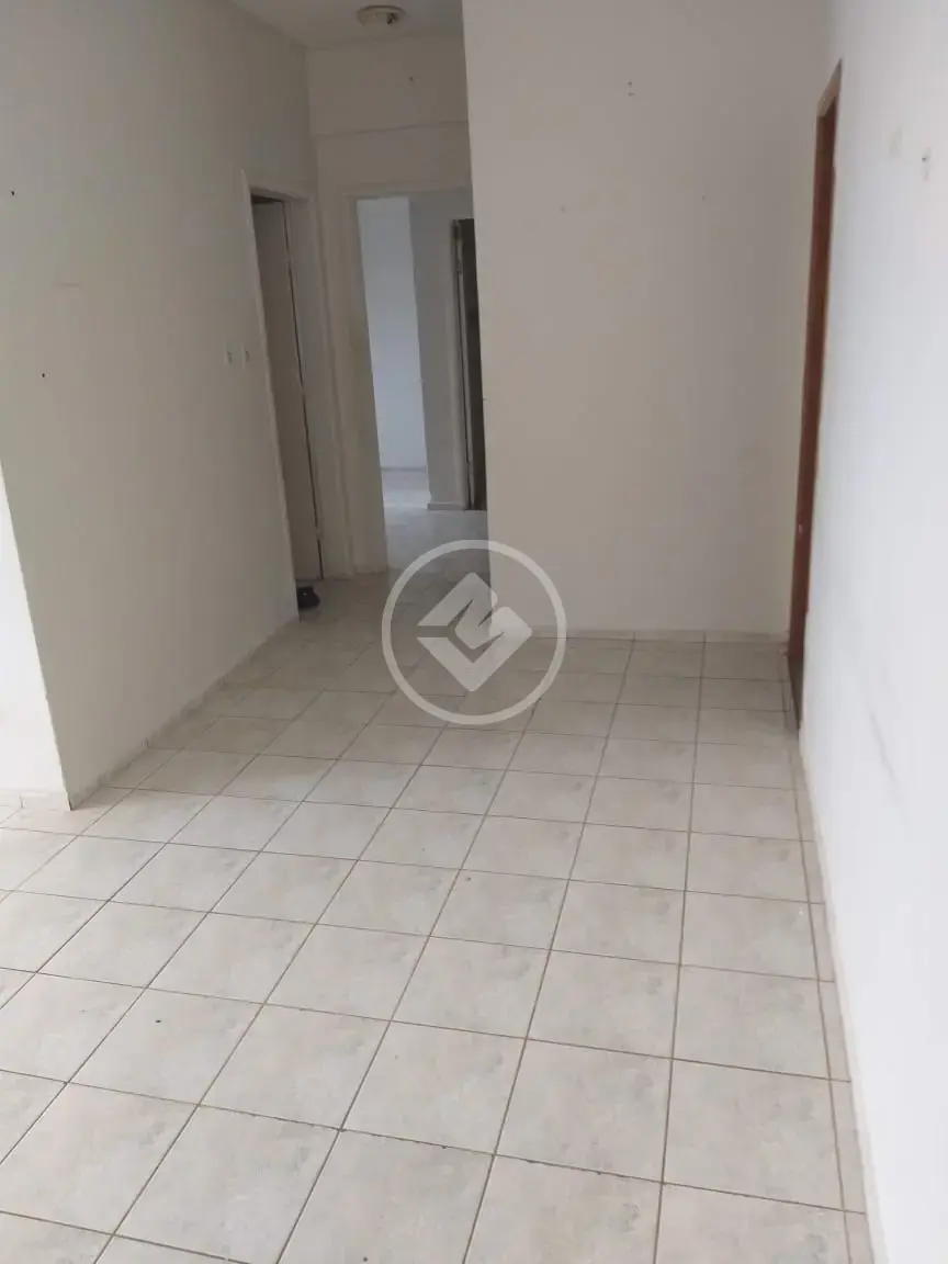 Apartamento com 74M2, 2 quartos sendo 1 suíte, ampla sala, cozinha, área de serviço, varanda, 1 vaga de garagem. Excelente localização.