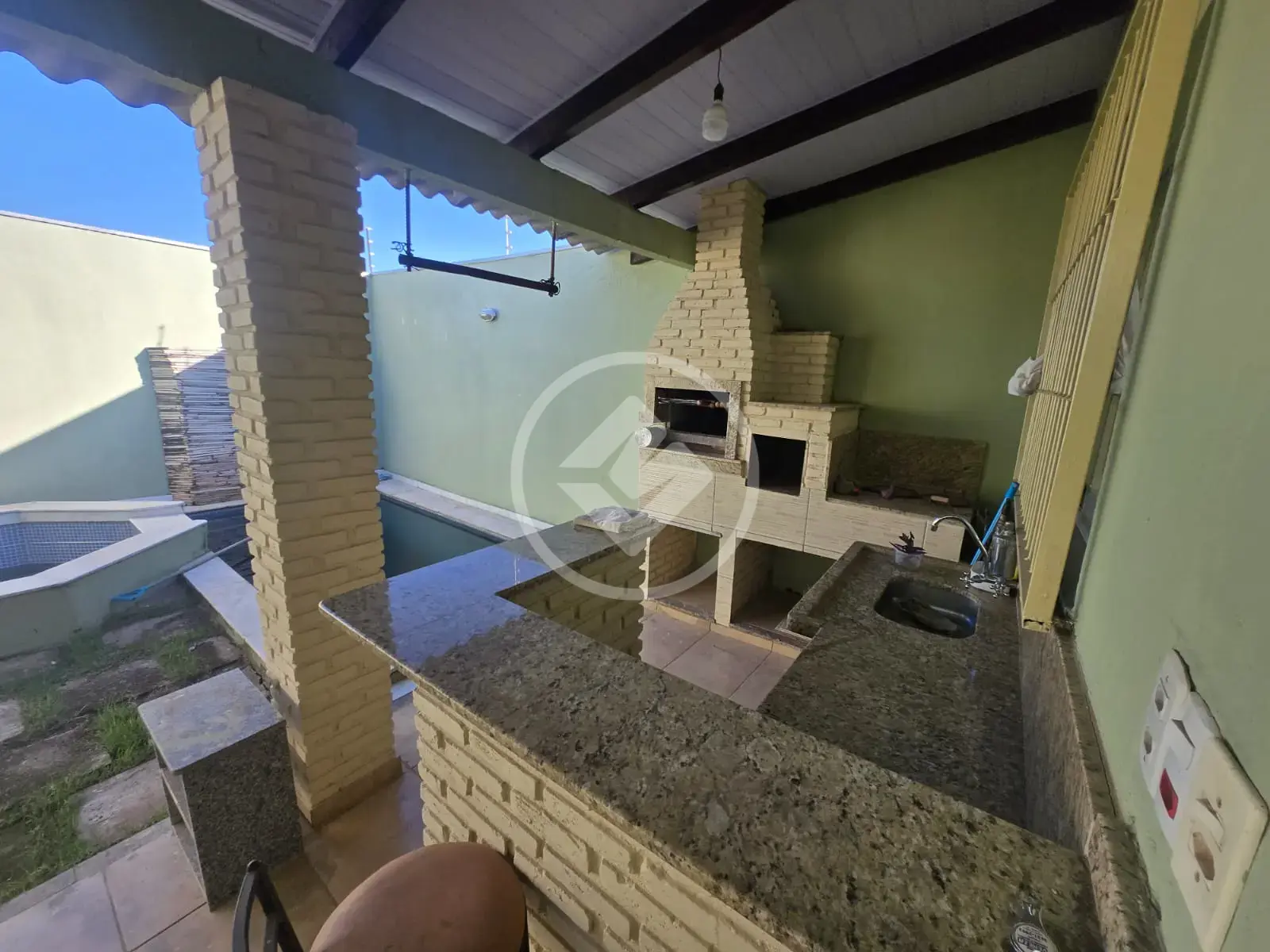 Casa a venda no CPA com piscina , 3 quartos (1 suíte) R$ 450.000,00