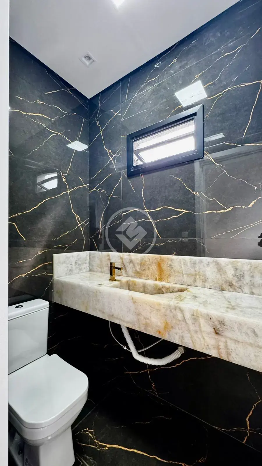 Vende-se casa Primor das Torres. R$ 1.220.000,00