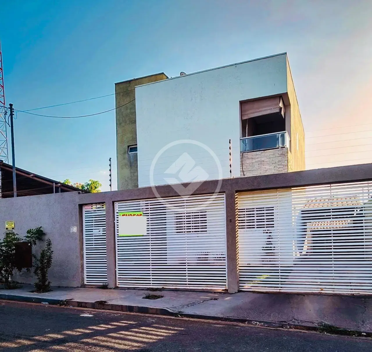 Sobrado Morada Ouro 2 Com 4 quartos 1 Sacada 1 Suíte com Closet - Energia Solar - Piscina