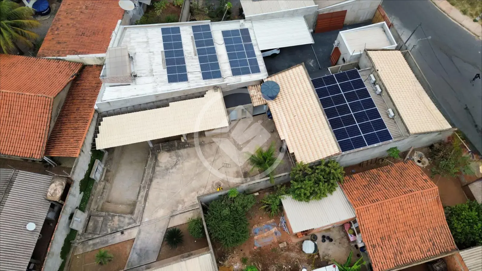 Casa no Bairro Jardim dos Estados com 3 quartos, sendo 1 suite, energia solar de 1.000kw, amplo quintal, ampla garagem.
