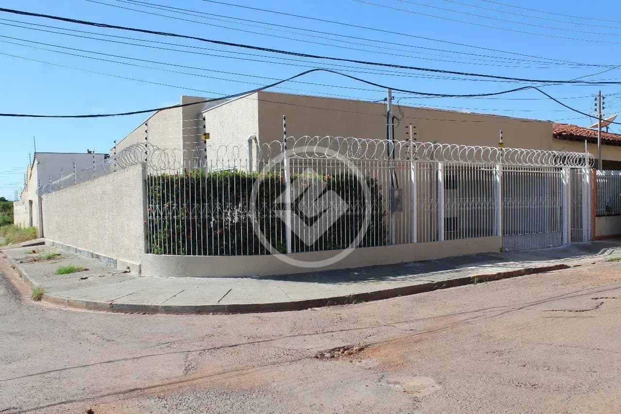 Casa de esquina à venda Morada do Ouro 3 quartos 1 suíte 5 vagas Cuiabá