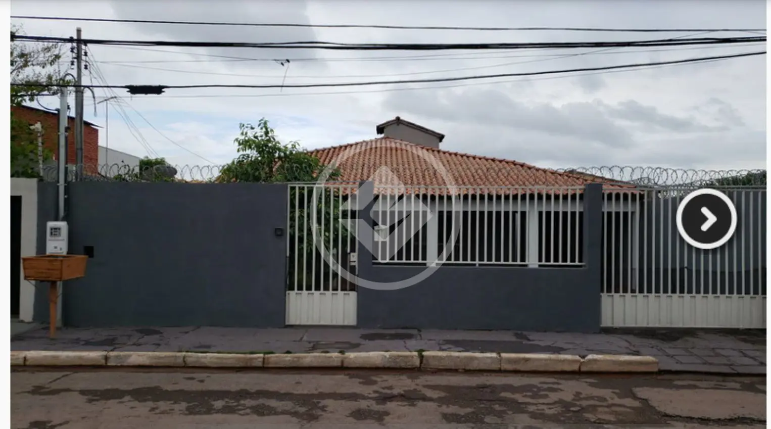 Casa Morada do Ouro com 4 quartos sendo 1 suíte e 3 banheiros