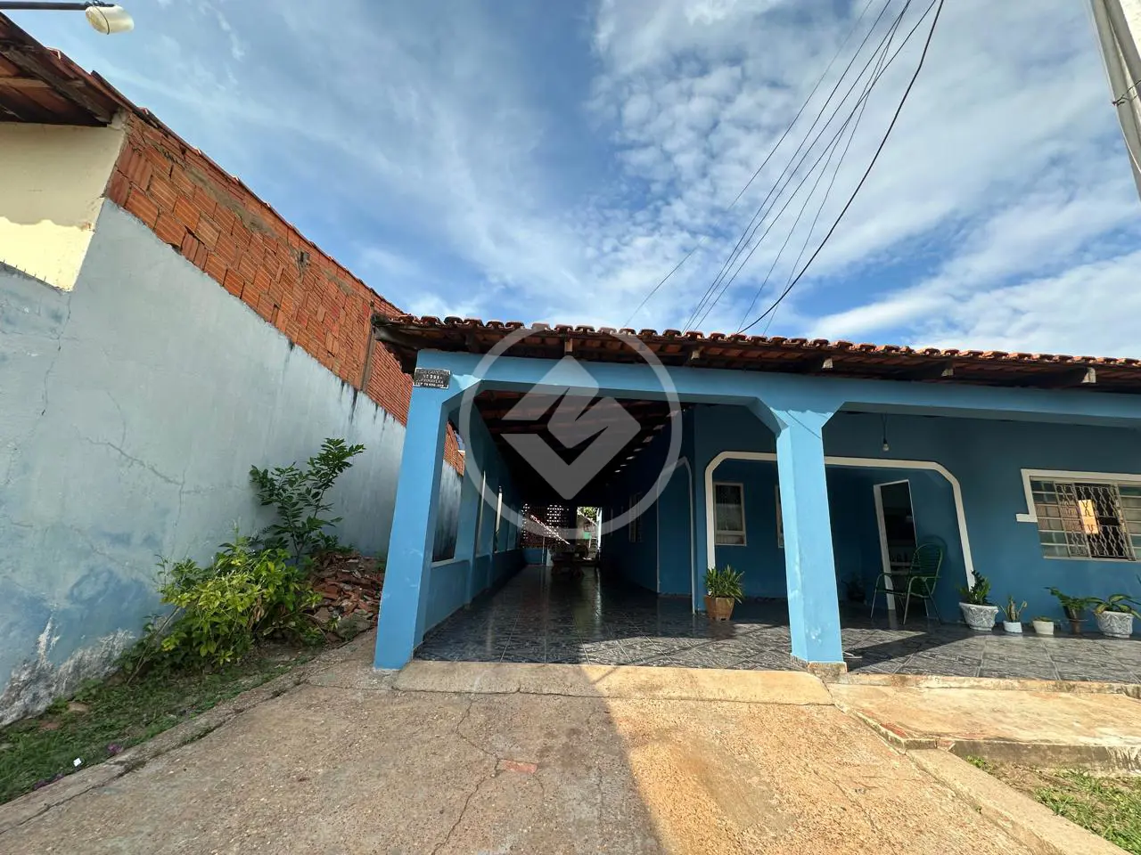 Casa a uma quadra da Arena do Verdao com 3 quartos varanda na frente e na lateral quintal espaçoso