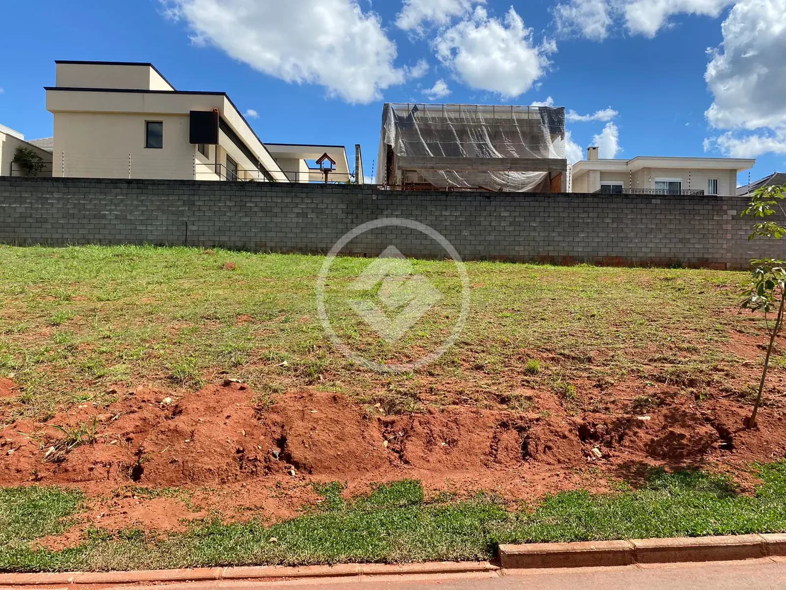 LOTE CONDOMINIO FECHADO EM SANTA FELICIDADE