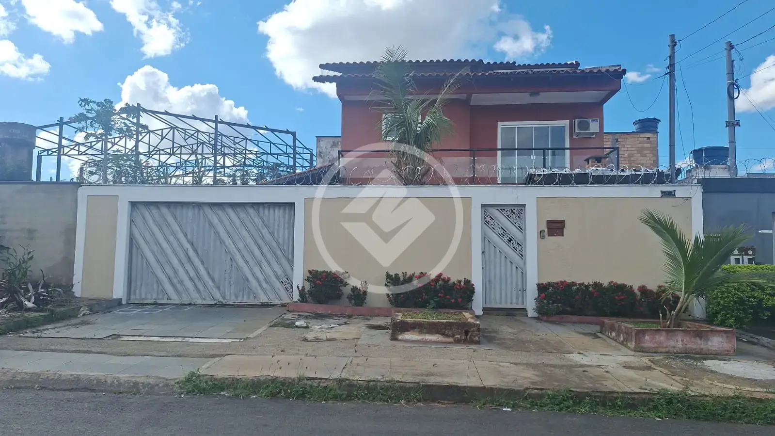 Sobrado espaçoso à venda no Veiga Jardim – Aparecida de Goiânia!
