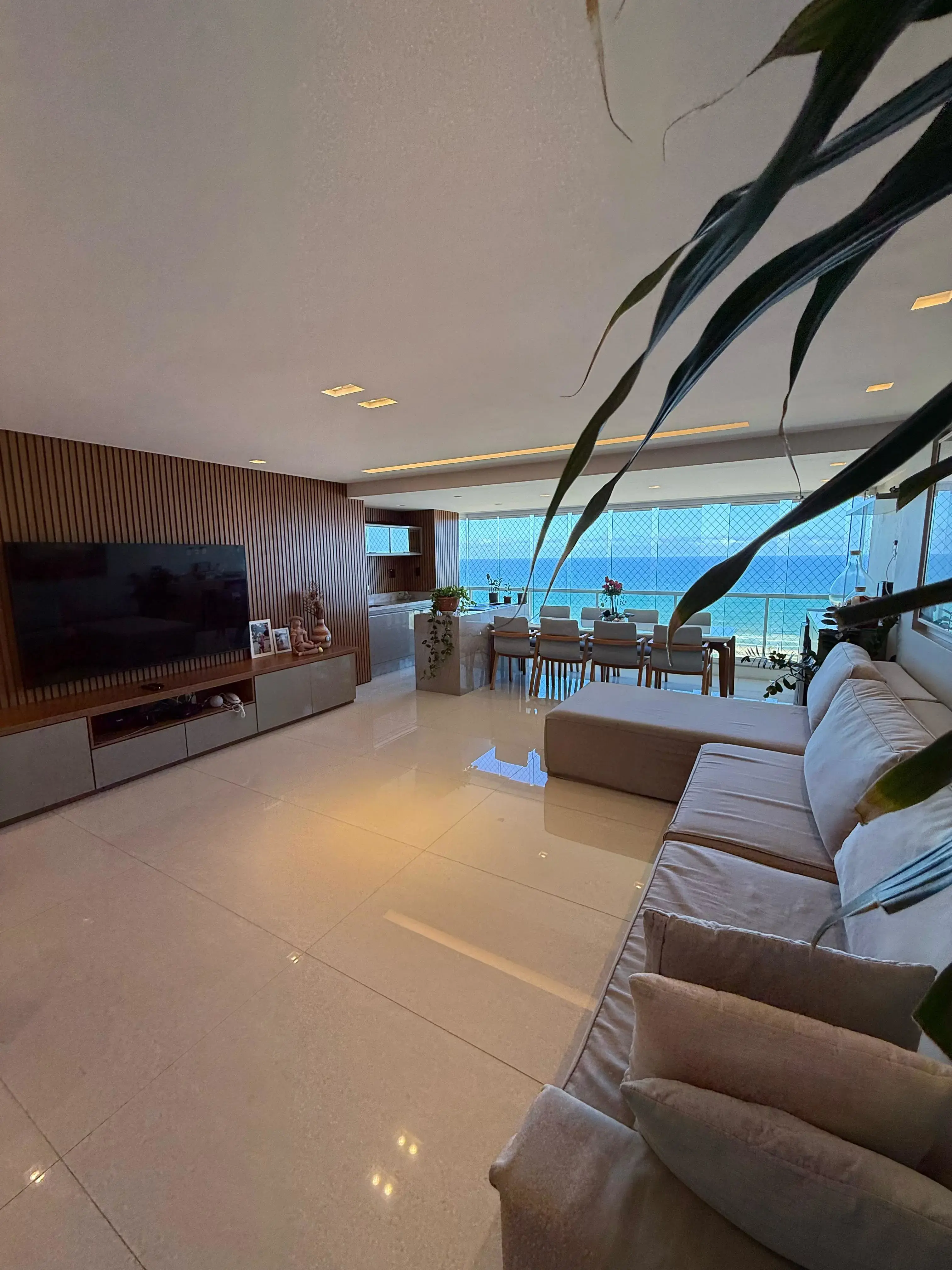 APARTAMENTO ALTO PADRÃO NO COLINA A | VISTA MAR | 3 SUÍTES