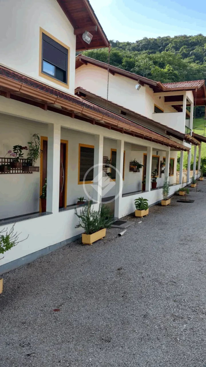 Paraíso no Campo: Espetacular Sítio com 60.000m², Casa de Alto Padrão, Pomar, Açude com Tilápia e Salão de Festas