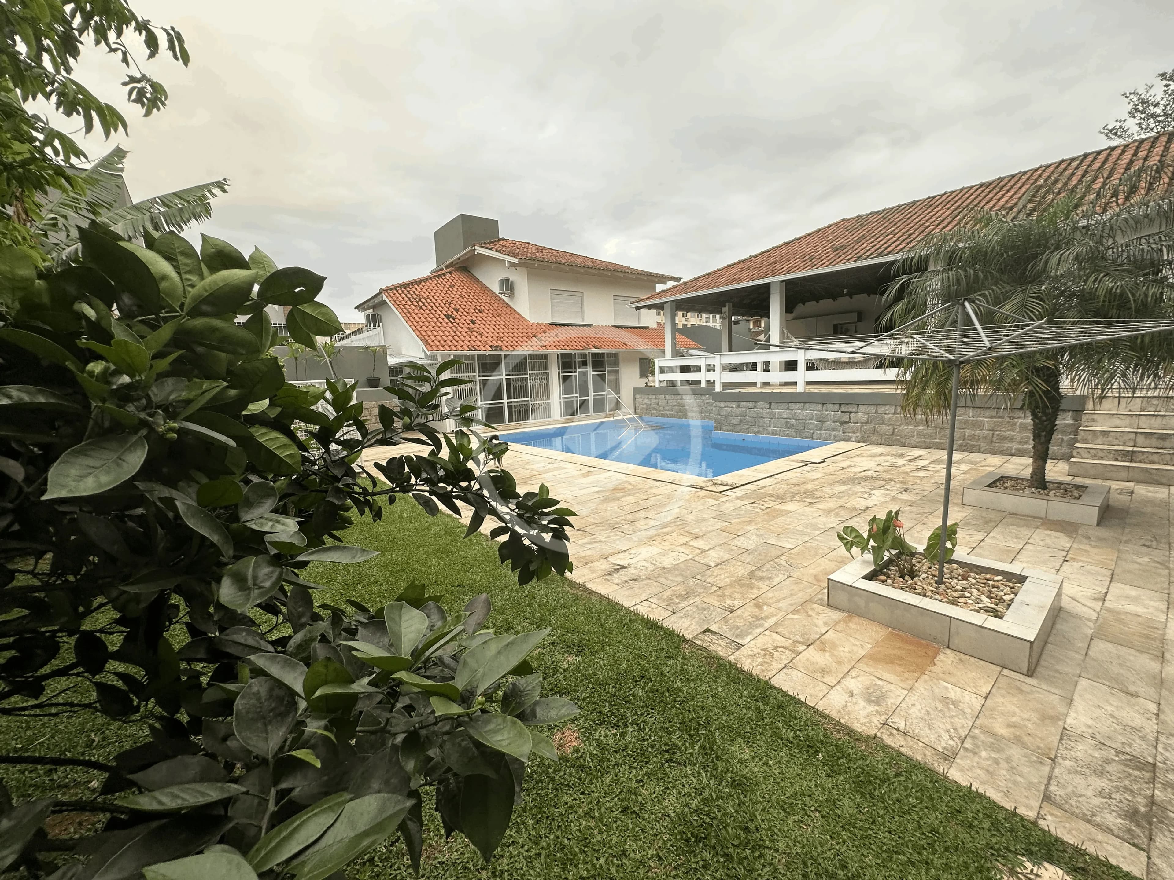 Casa com 4 dormitórios à venda