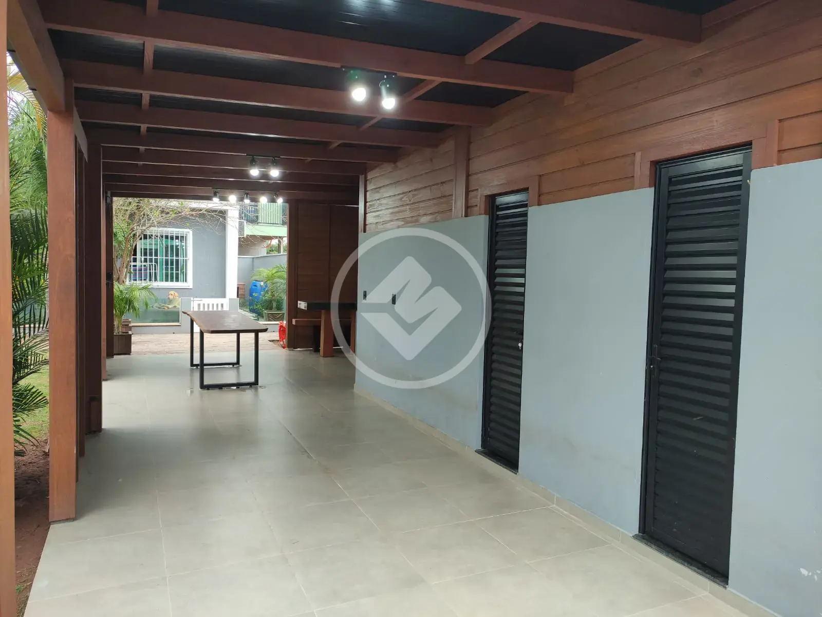 CASA À VENDA EM CONDOMINIO NO RIO VERMELHO