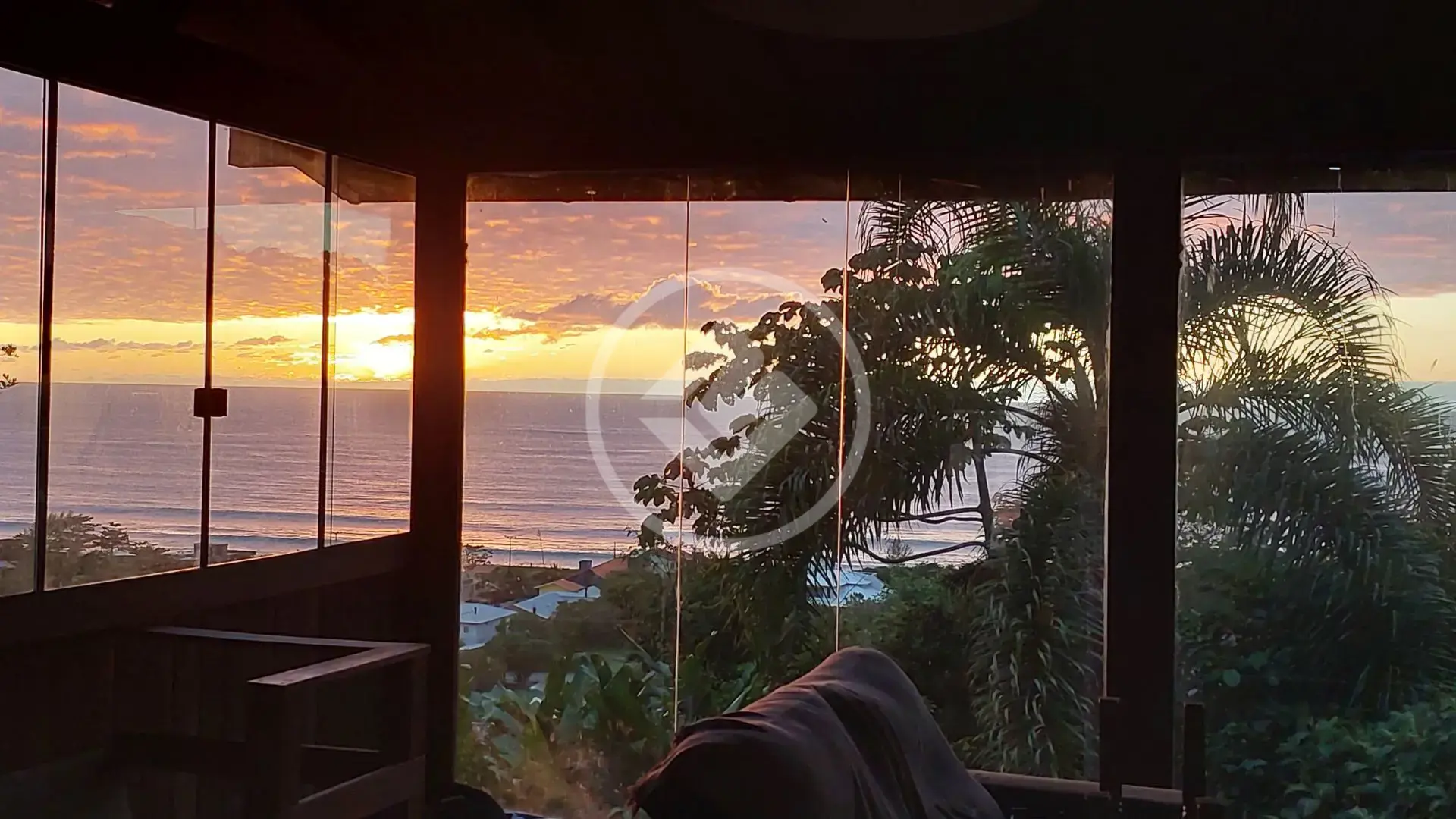 Casa com vista deslumbrante para o mar.