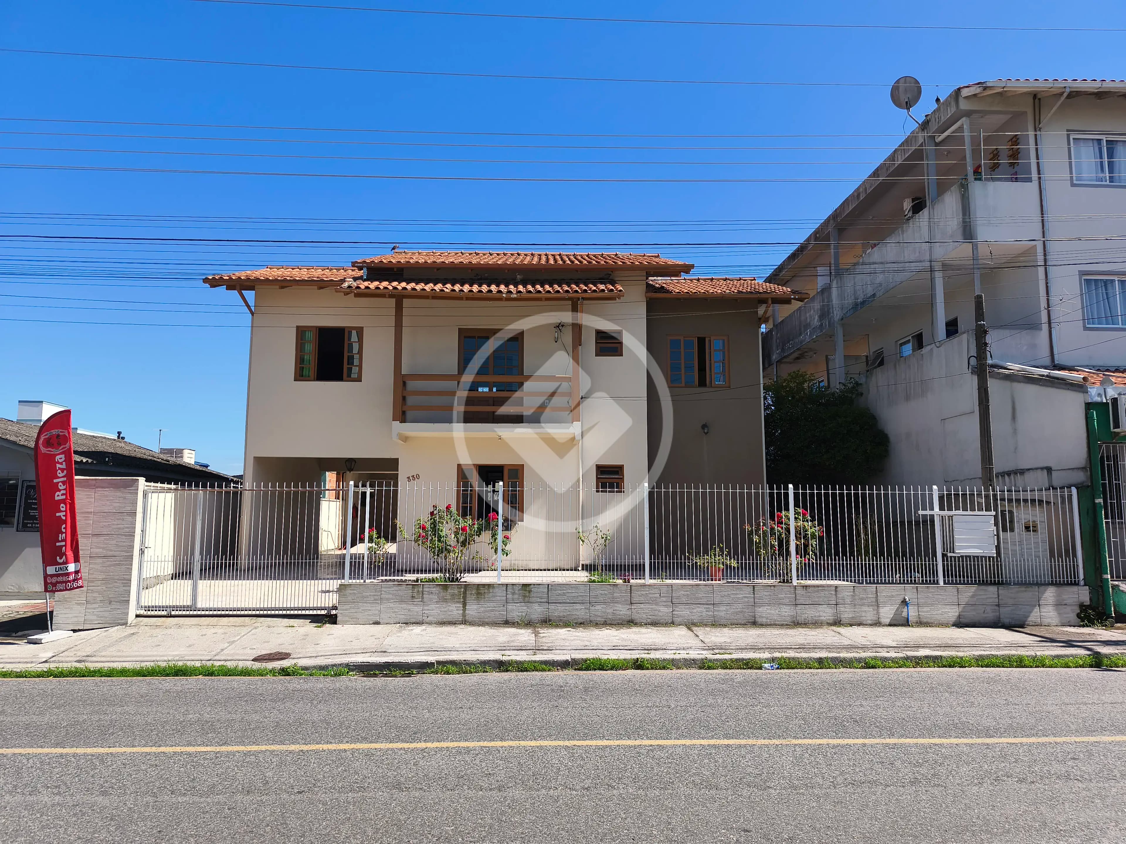 Sobrado com 4 dormitórios