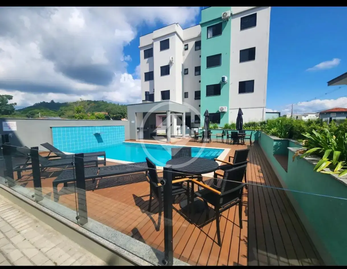 Apartamento 2 dormitórios sendo uma suíte, 2 banheiros, apartamento de frente com ótima posição solar.