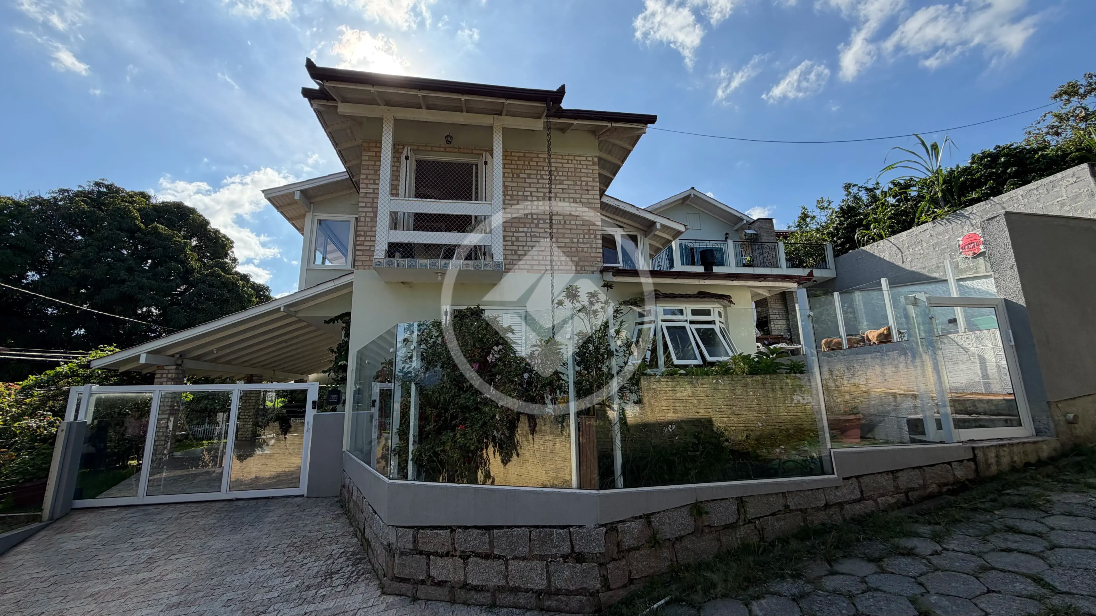 🏡 Casa Ampla com 4 dormitórios, Piscina e Área de Lazer Completa em Ponta de Baixo – São José