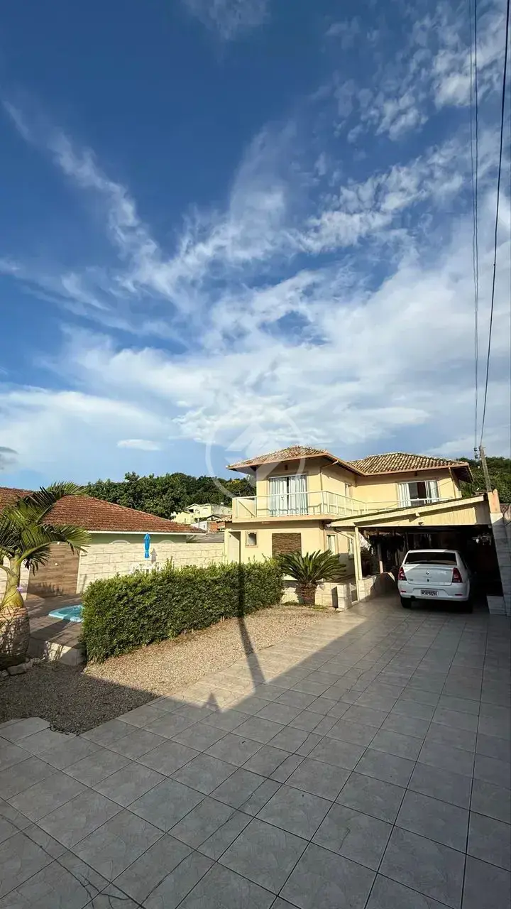 Conforto e Lazer: Casa com 3 Quartos e Piscina no Ipiranga