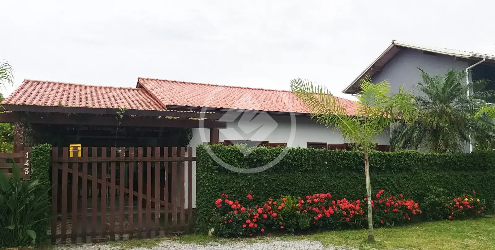 CASA 4 QUARTOS NO BAIRRO MORRO DAS PEDRAS EM FLORIANÓPOLIS
