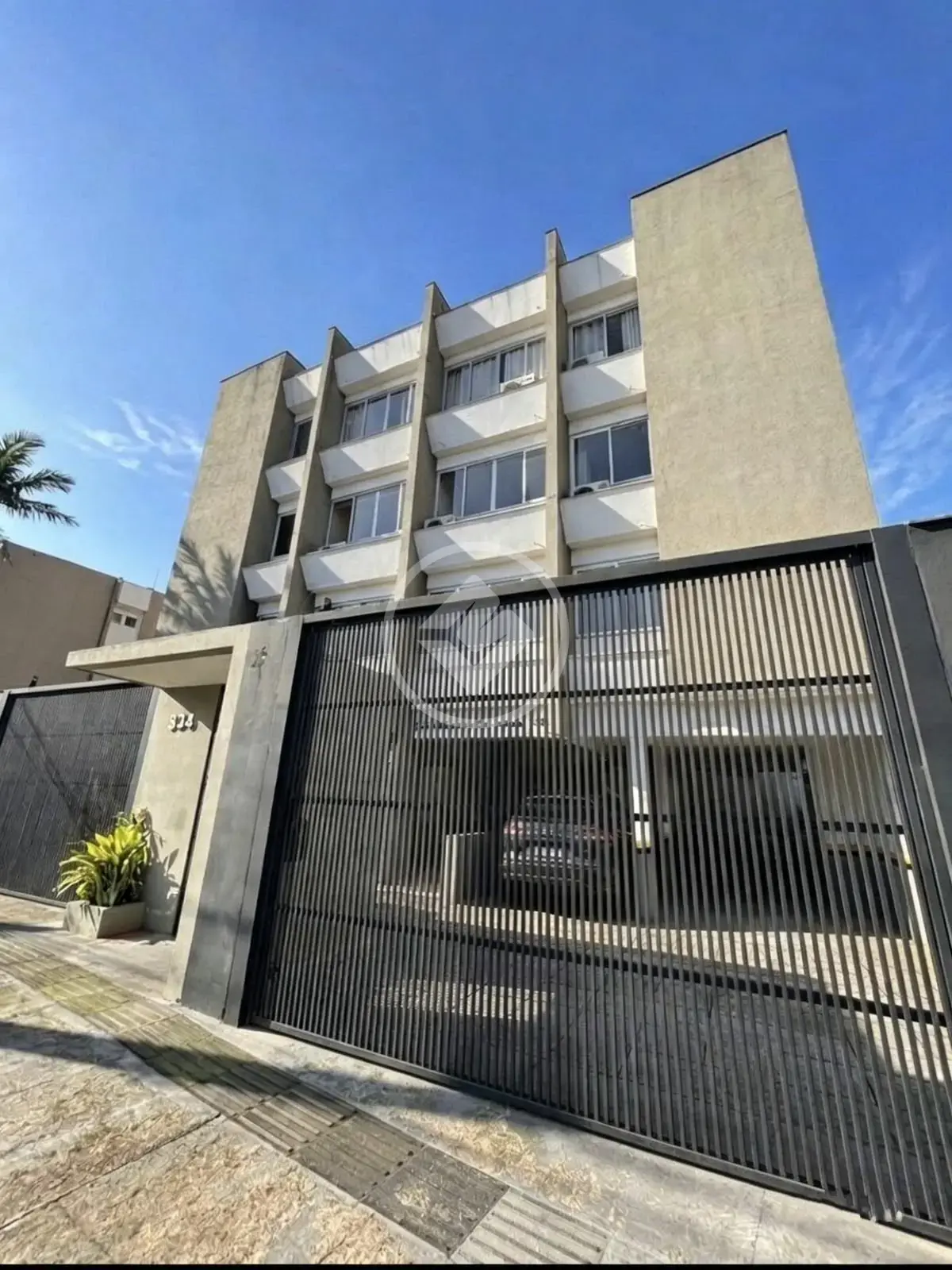 APARTAMENTO À VENDA NO BOM ABRIGO – UMA QUADRA DA PRAIA | 2 DORMITÓRIOS (1 SUÍTE) | 1 VAGA